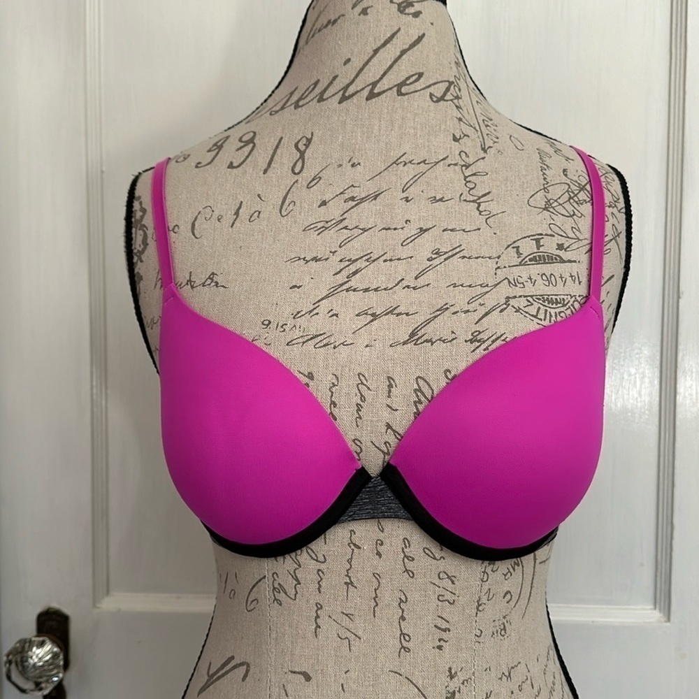 PINK VICTORIA’S SECRET Wear Everywhere Push Up Bra